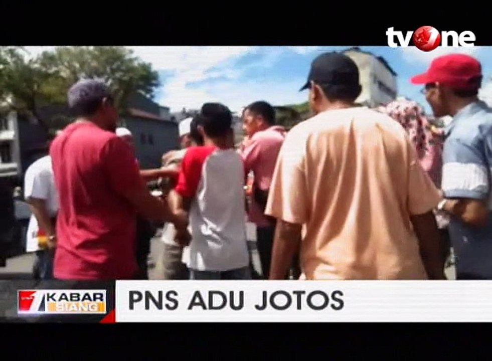 Rusuh, PNS dan Sopir Angkot Adu Jotos di Jalanan