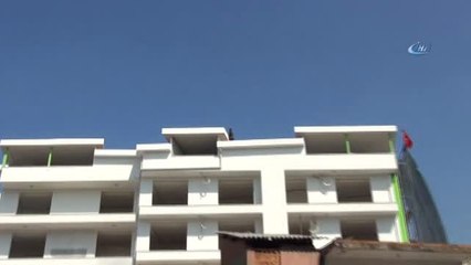 Klip Çekeceğini Söylediği İnşaatın Çatısında İntihara Kalkıştı