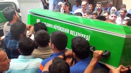 Otomobilini park etti, yolun karşısına geçmek isterken canından oldu