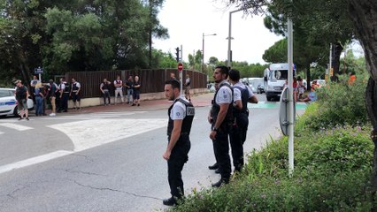 Expulsées de Mandelieu, les caravanes se heurtent à la police. Le secteur d'Antibes bloqué
