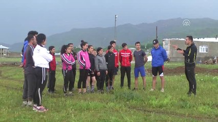 Yüksekovalı Kayakçılar Kış Sporları İçin Hazırlanıyor