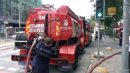 Üniversite binasının çatısında yangın - İSTANBUL