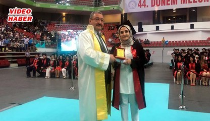 (26 Haziran 2018) DİPLOMASINI REKTÖR OLAN BABASININ ELİNDEN ALDI