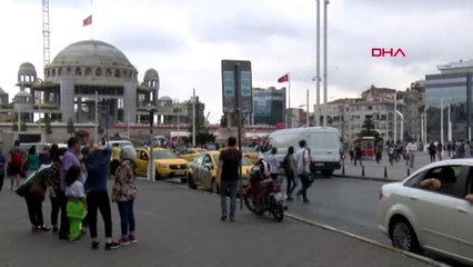 İstanbul Taksim Üzerinde Kara Bulutlar