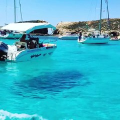 Soooooo blue! ☀Welcome to hottest weekend of the year so far in Malta with temperatures set to feel as warm as 34°C at the Blue Lagoon! instagram.com/jean