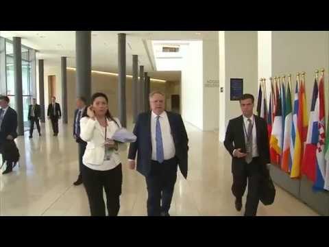 Ora News - Tre vende kundër Shqipërisë, Kotzias: Mos hapja e negociatave sjell destabilitet në rajon