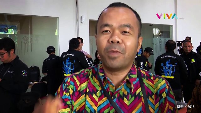 Beramai-ramai Pakai Jaket Asian Games Dari Presiden Jokowi