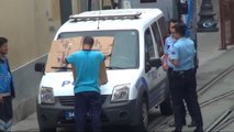 Taksim'de Polis Aracına Dolu Önlemi