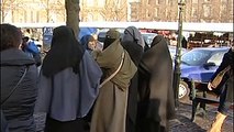 Pays-Bas : interdiction limitée de la burqa