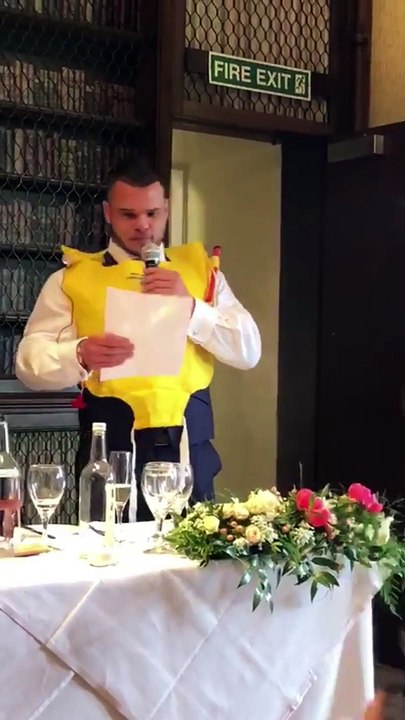 Discours d'un témoin.. en démo d'hôtesse de l'air !