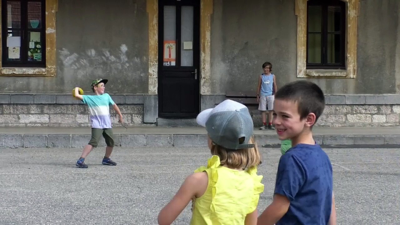 Hautes-Alpes : les façades de l'école Cézanne d'Embrun rénovées de manière artistique