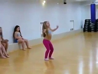 الطفلة التي تفوقت على أفضل راقصة في العالم في الرقص الشرقي