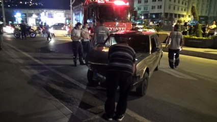 Kaza yapan otomobil Asi Nehri’ne düşmekten son anda kurtarıldı