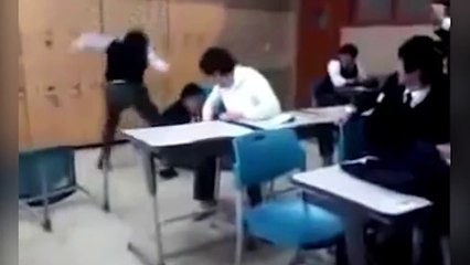 Je vais piéger mon prof en cours... (¬‿¬)