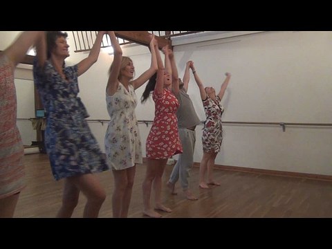 dernière et 2ème fois zap mama plus salut cours et CIE plus danse avec le public