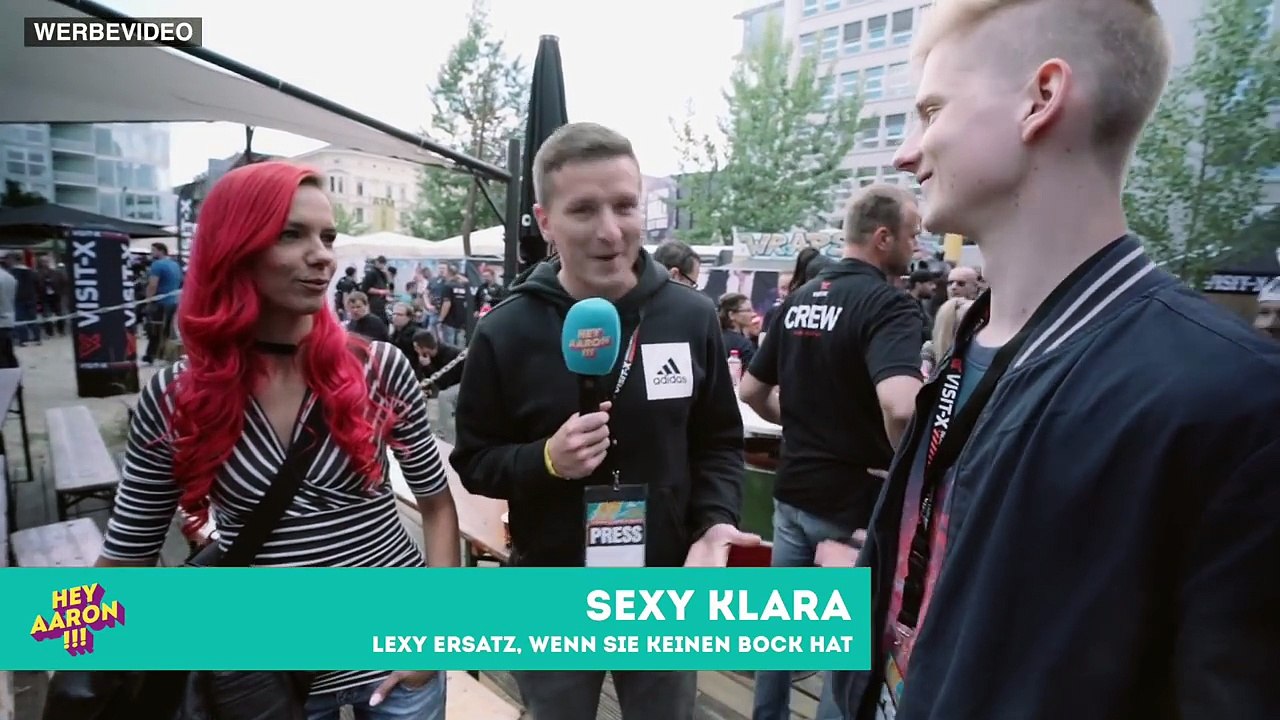 Grabschen beim OBENOHNE Fussball mit KuchenTV