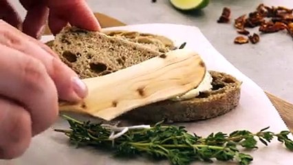 Wieviel Kräuterbutter ist zu viel? Ganz klar: Kräuterbutter ist nie zu viel! ZUM REZEPT 