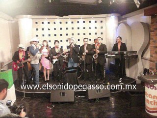 SUPER BRUJO - QUIERO DORMIR CANSADO