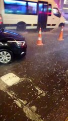 İstanbul'da şiddetli yağış; beklenen dolu geldi