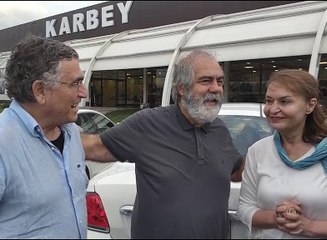 Gazeteci Hasan Cemal, 1.5 yıl sonra tahliye olan Mehmet Altan'ı böyle karşıladı