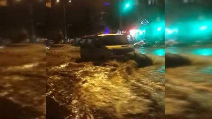 İstanbul'da Caddeleri Su Bastı