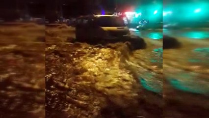 İstanbul’da caddeleri su bastı