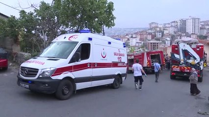 Yoldan Çıkan Kamyon Evin Çatısına Düştü: 1 Ölü - İstanbul