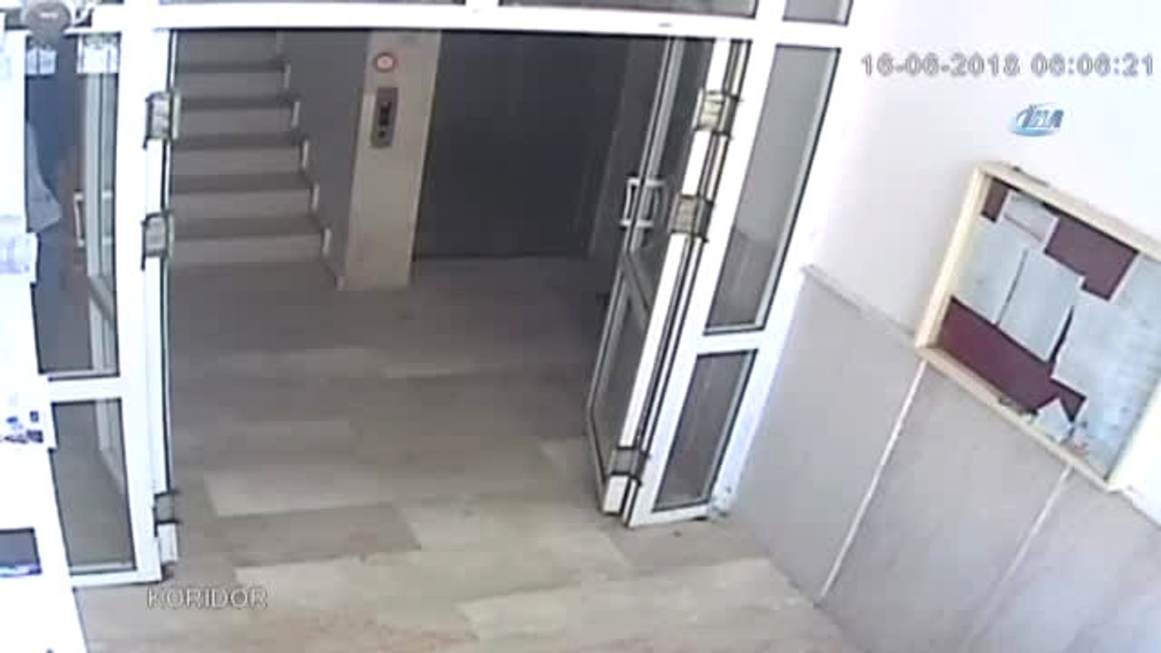 Hırsızı Kolundaki Kadın Dövmesi Ele Verdi...kablo Hırsızı Kamerada