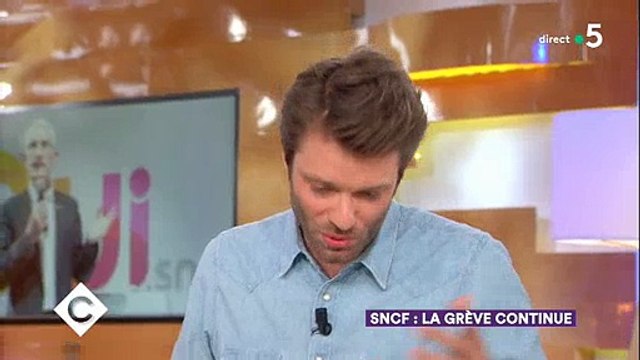 Dans C à vous , le porte parole de la SNCF interrogé sur ses soirées karaoké avec... Emmanuel Macron ! Regardez