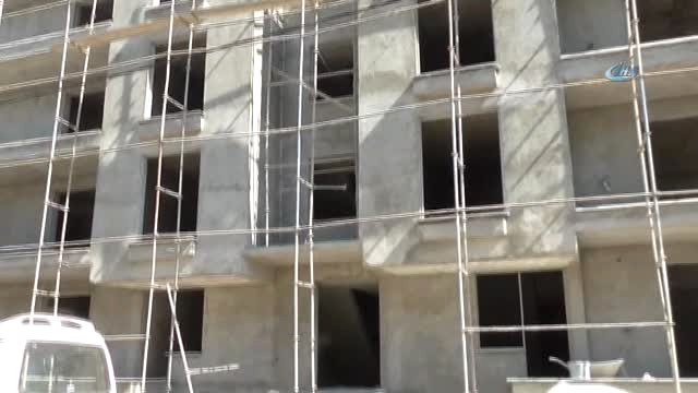 İnşaatın 4'üncü Katından Asansör Boşluğuna Düşen Sıvacı Yaralandı