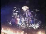 Blink 182 - Travis Barker Drum Solo (Live MTV2)