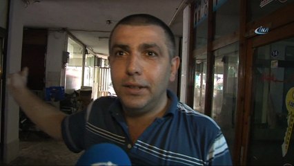 Mum ışığında müşteri bekliyorlar