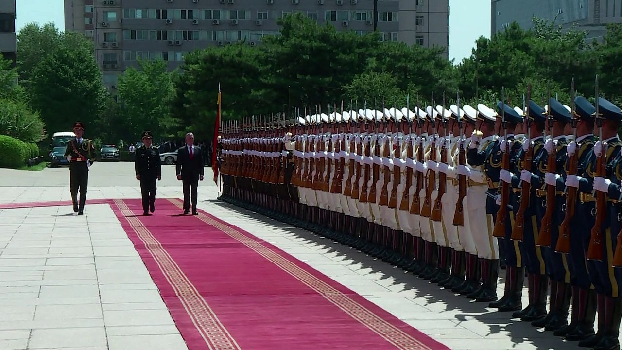 US defense chief visits China as tensions simmer