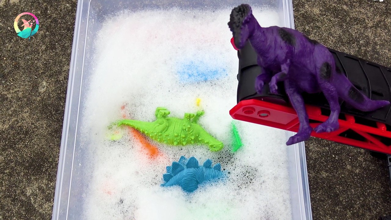 Tayo Real life. Tayo the Little Bus and friends play in the bubble pool on the roof.