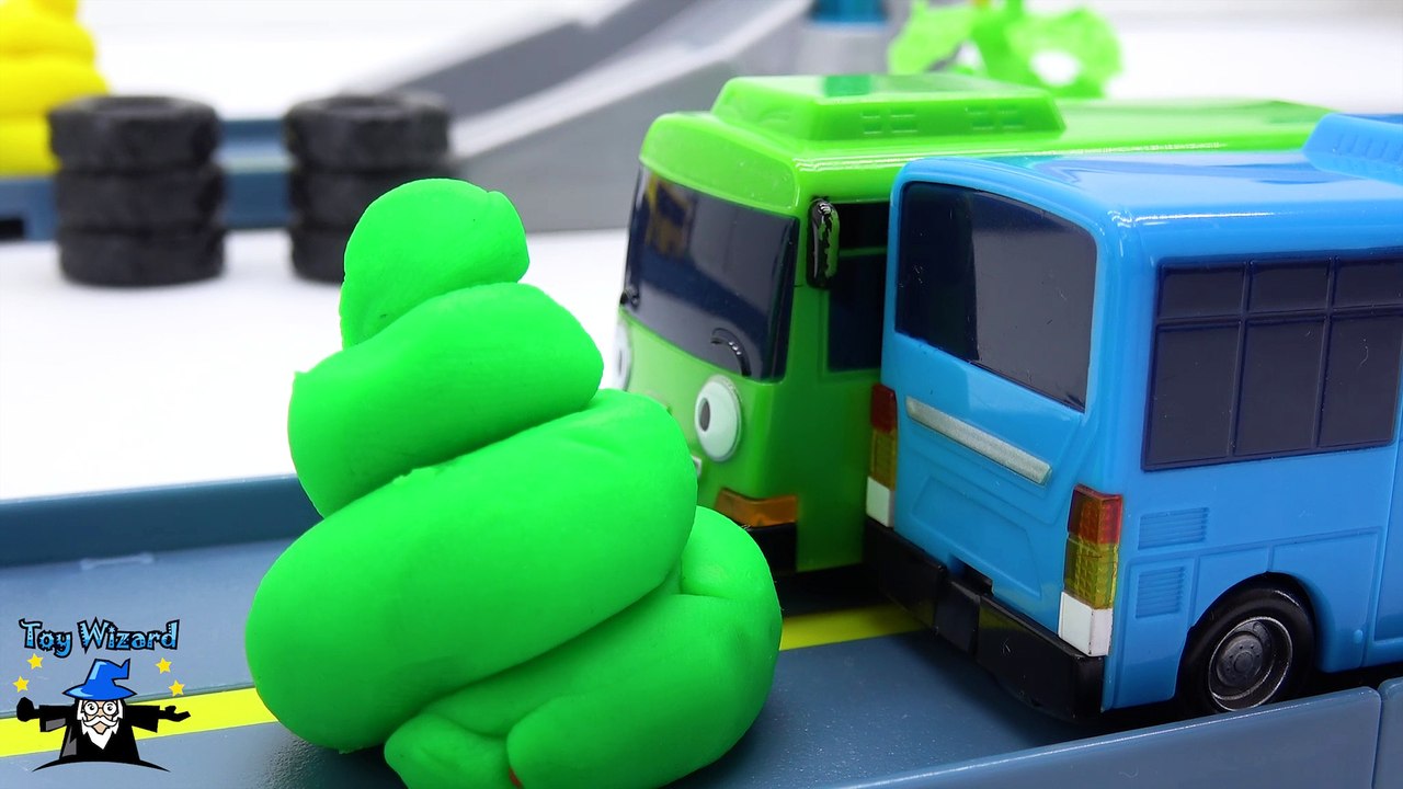 Tayo the little bus pooping and run away~!