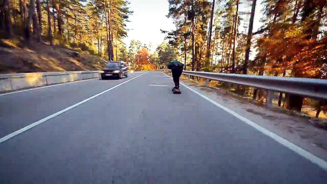 Impressionnante chute en longboard