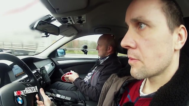 Unsitte der LKW Fahrer: Elefantenrennen auf der Autobahn! | Achtung Kontrolle | kabel eins