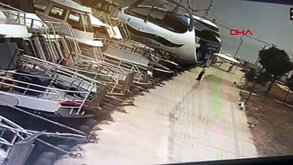 Kediyi denize atan kişi yakalandı