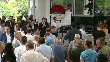 Alpay Özalan'ın babası son yolculuğuna uğurlanıyor