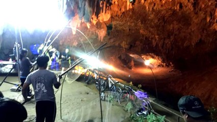 Cave search for trapped Thailand football team reaches fourth day
