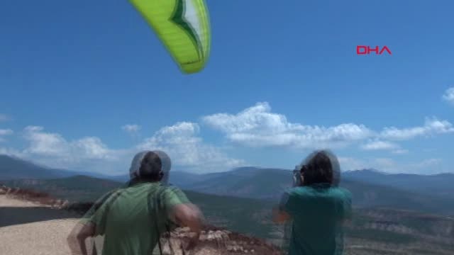 Tunceli'de 500 Metrelik Uçurumda Nefes Kesen Atlayış