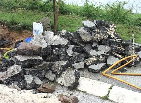 Ulica zatvorena za saobraćaj zbog sanacije vrelovoda, 27.jun 2018. (RTV Bor)