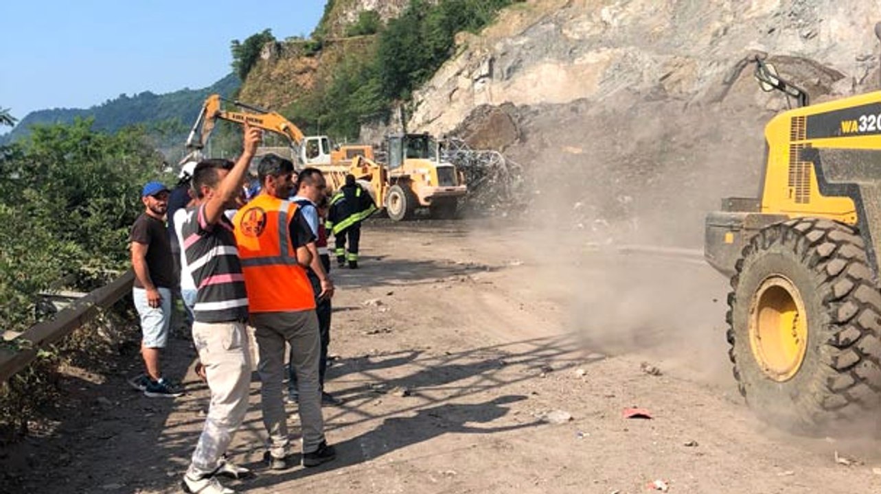 Taş Ocağında Patlatma Esnasında Heyelan Meydana Geldi: 2 Mehmetçikle 1 İşçi Yaralandı
