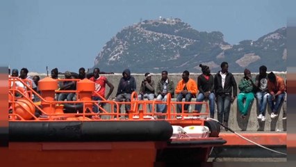 إنقاذ مئات المهاجرين من الغرق في عرض الساحل الإسباني