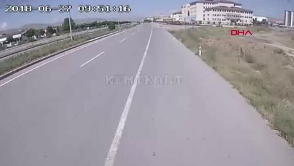 Sivas Kahraman Şoför, Kazada Yaralanan Anne ve Bebeği Otobüsüyle Hastaneye Yetiştirdi Hd