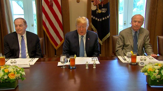 Trump celebra fallo para bloquear a ciudadanos de seis países