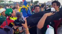 Les Mexicains portent en héros un fan coréen