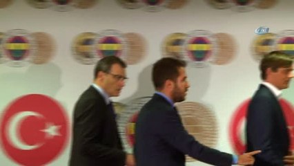 Phillip Cocu: "Fenerbahçe Çalışacak Olmaktan Onur ve Gurur Duyuyorum"