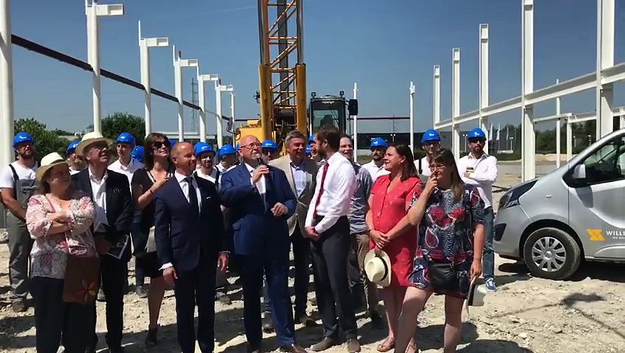 Opel Willems pose sa première pierre dans le zoning de Cuesmes