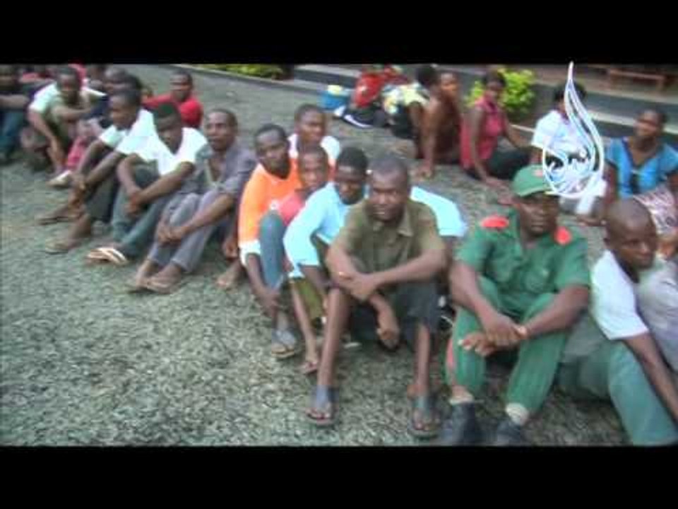 بعد ما أسلموا فى السوق وجاؤا الفندق ليتعلموا الصلاة|ملاوي | الشيخ وحيد بالي